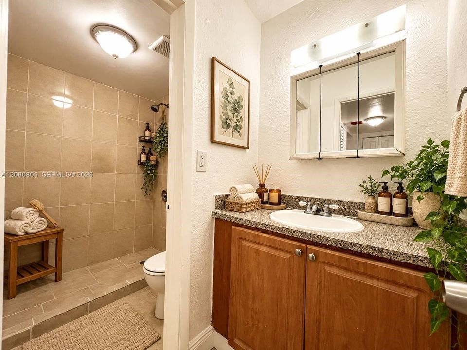 For Rent: $1,599 (2 beds, 1 baths, 765 Square Feet)