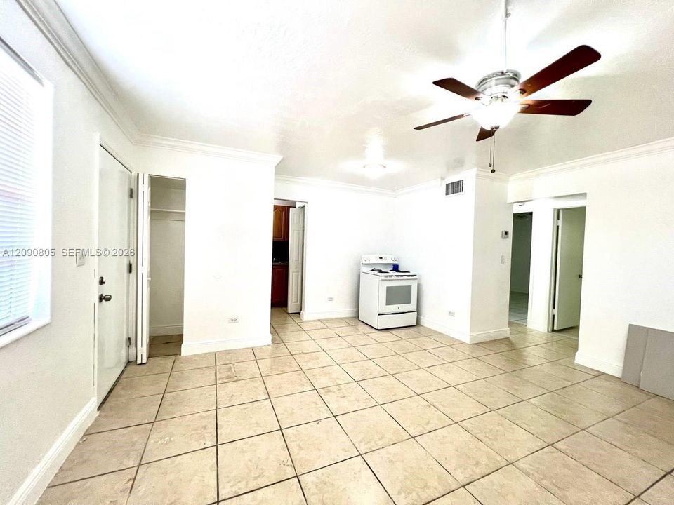 For Rent: $1,599 (2 beds, 1 baths, 765 Square Feet)