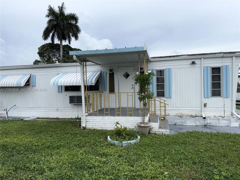For Sale: $174,999 (2 beds, 2 baths, 1160 Square Feet)
