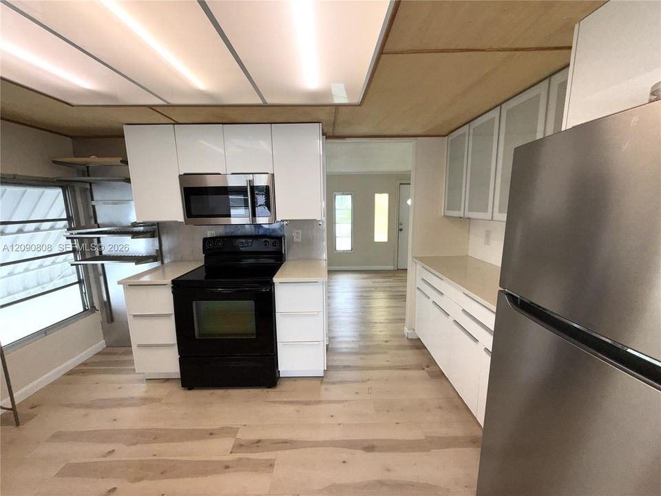 For Sale: $174,999 (2 beds, 2 baths, 1160 Square Feet)
