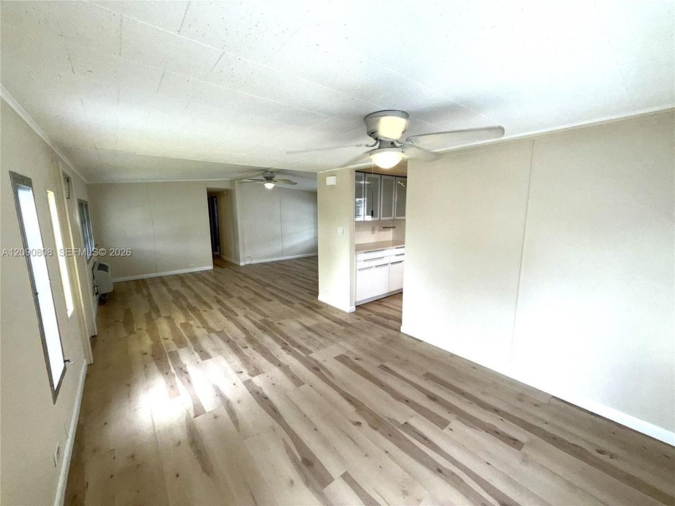 For Sale: $174,999 (2 beds, 2 baths, 1160 Square Feet)