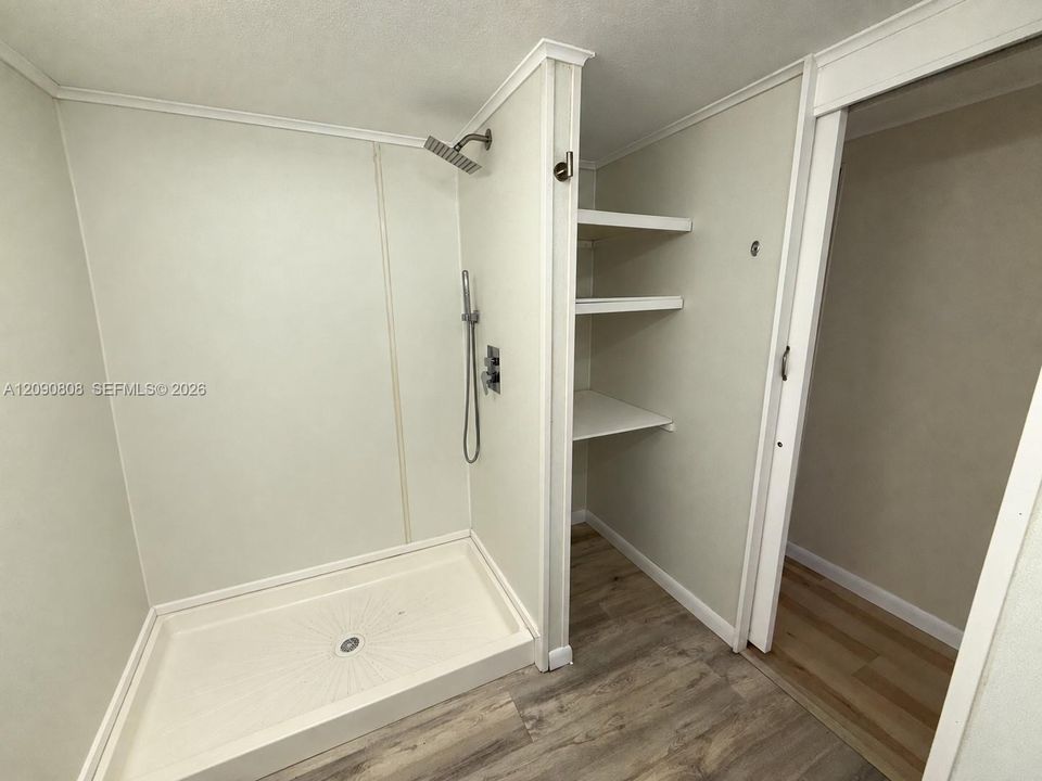 For Sale: $174,999 (2 beds, 2 baths, 1160 Square Feet)