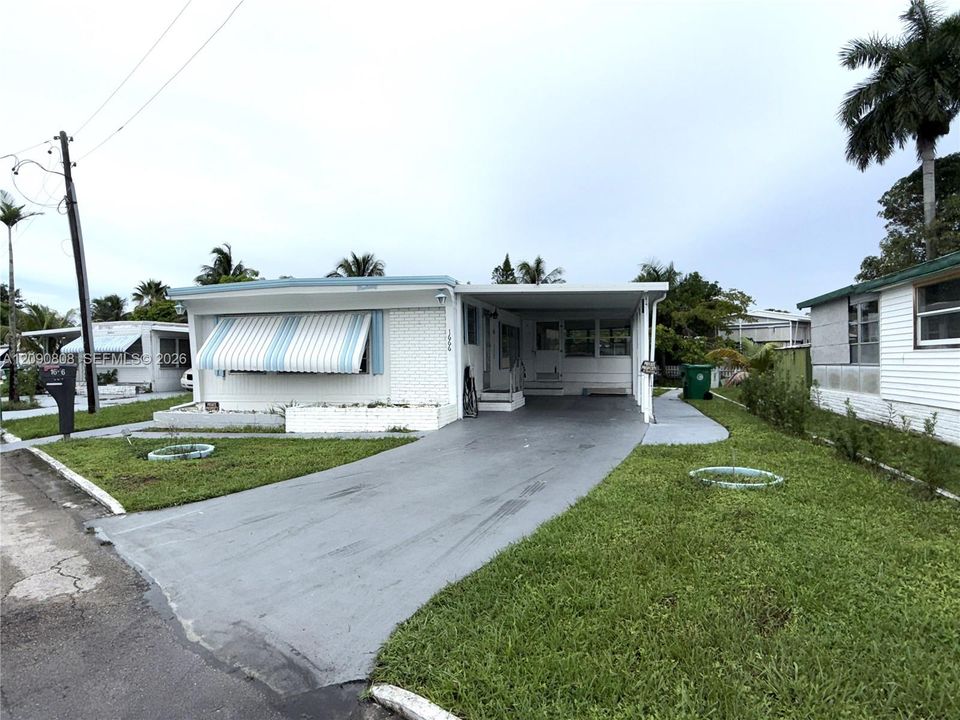 For Sale: $174,999 (2 beds, 2 baths, 1160 Square Feet)