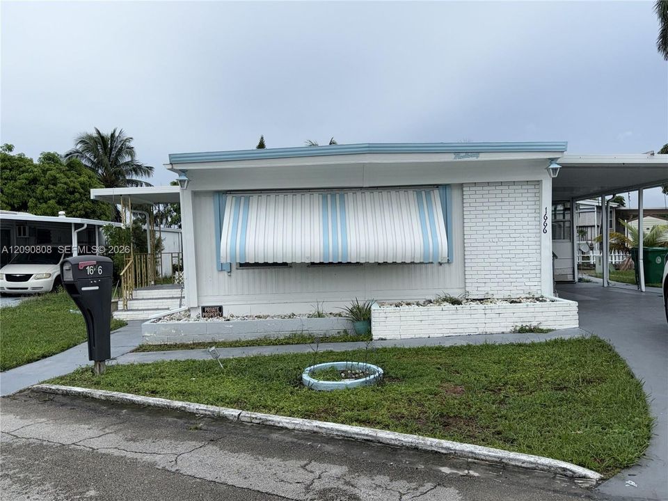 For Sale: $174,999 (2 beds, 2 baths, 1160 Square Feet)