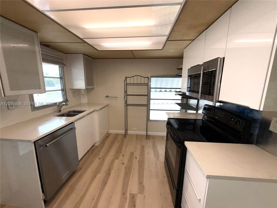 For Sale: $174,999 (2 beds, 2 baths, 1160 Square Feet)