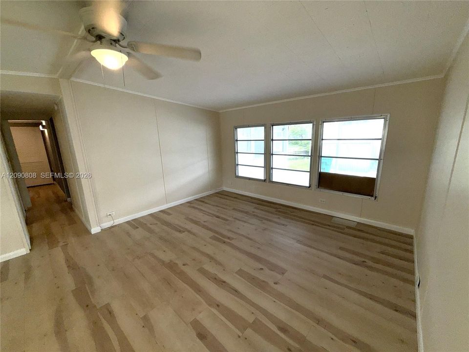 For Sale: $174,999 (2 beds, 2 baths, 1160 Square Feet)