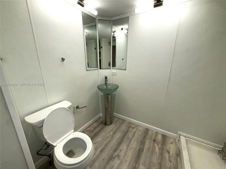 For Sale: $174,999 (2 beds, 2 baths, 1160 Square Feet)