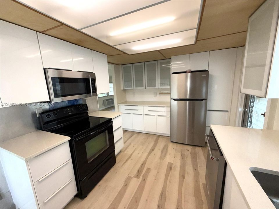 For Sale: $174,999 (2 beds, 2 baths, 1160 Square Feet)
