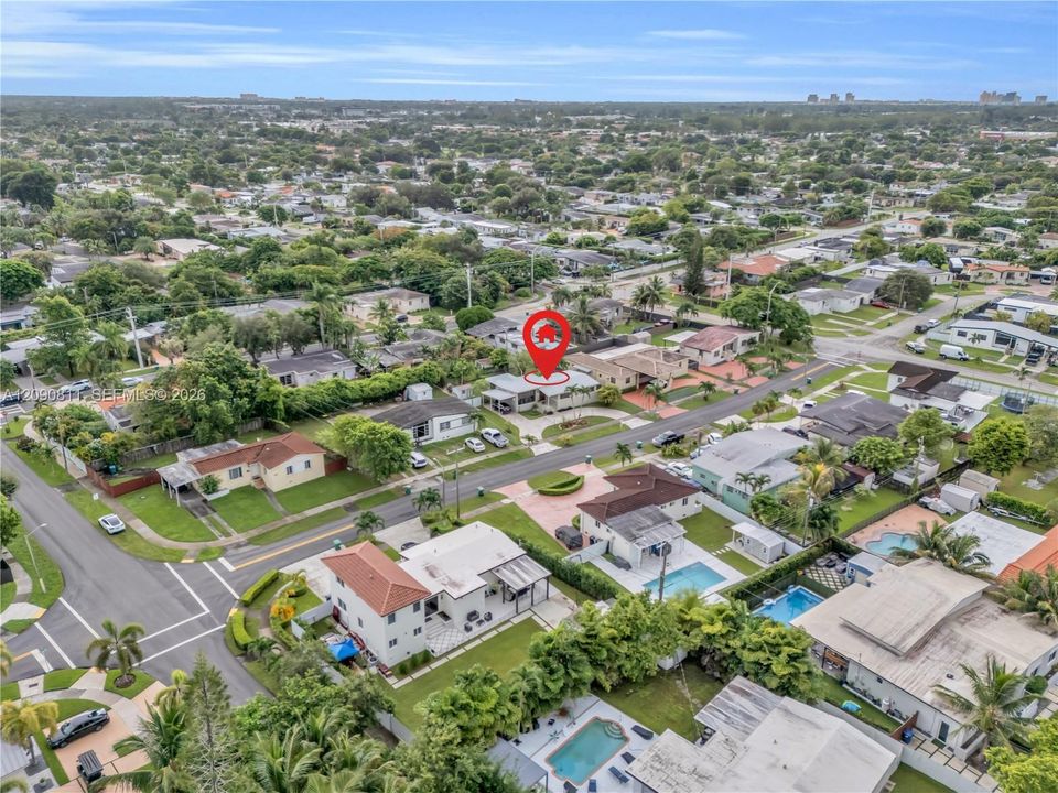 Под контрактом: $629,999 (3 спален, 1 ванн, 1083 Квадратных фут)