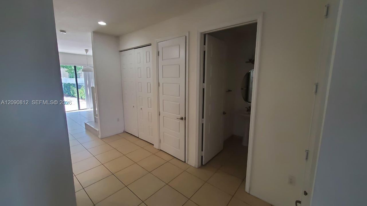 En Renta: $4,800 (4 camas, 3 baños, 2156 Pies cuadrados)