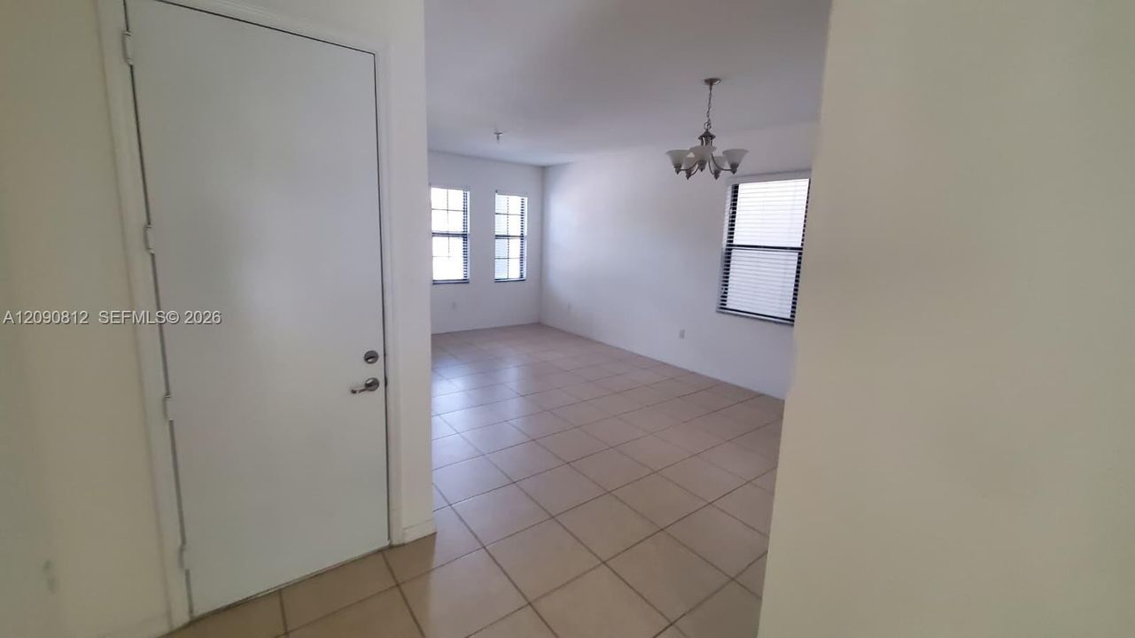 En Renta: $4,800 (4 camas, 3 baños, 2156 Pies cuadrados)