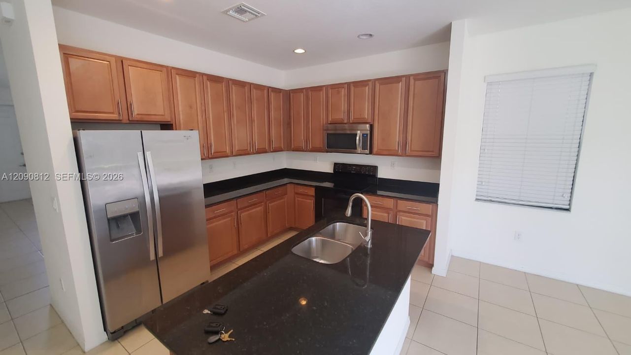 En Renta: $4,800 (4 camas, 3 baños, 2156 Pies cuadrados)