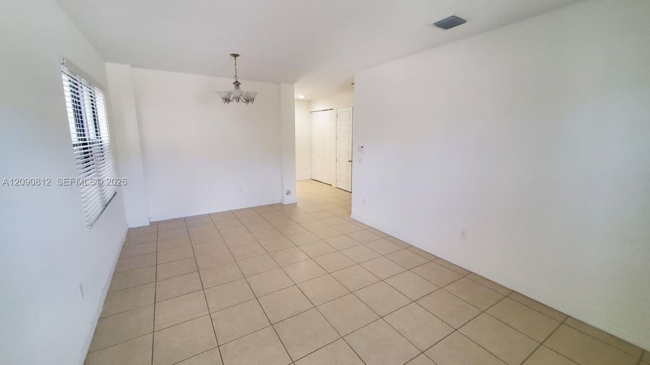 En Renta: $4,800 (4 camas, 3 baños, 2156 Pies cuadrados)