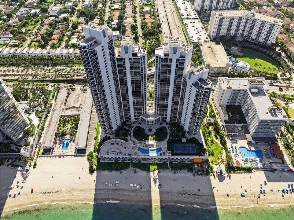 En Venta: $1,689,000 (2 camas, 2 baños, 1900 Pies cuadrados)
