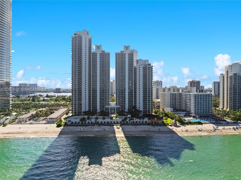 En Venta: $1,689,000 (2 camas, 2 baños, 1900 Pies cuadrados)