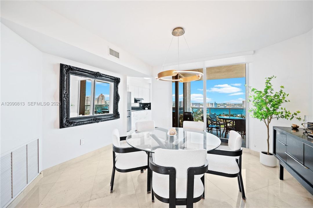 En Venta: $1,689,000 (2 camas, 2 baños, 1900 Pies cuadrados)
