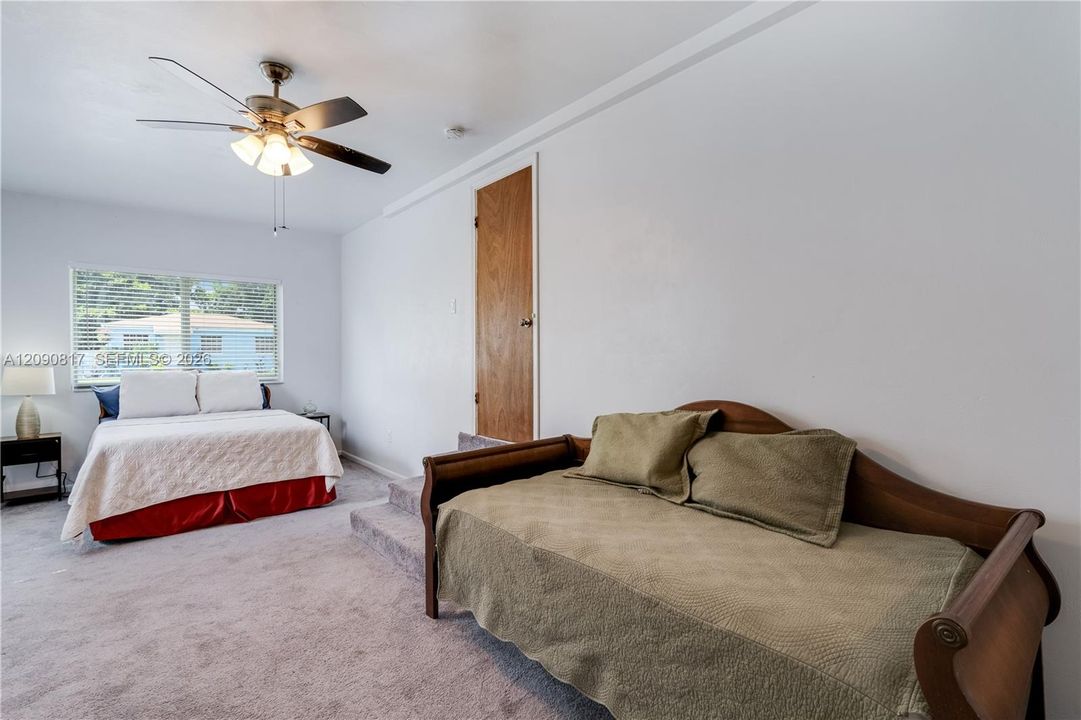 For Rent: $3,100 (3 beds, 2 baths, 1565 Square Feet)