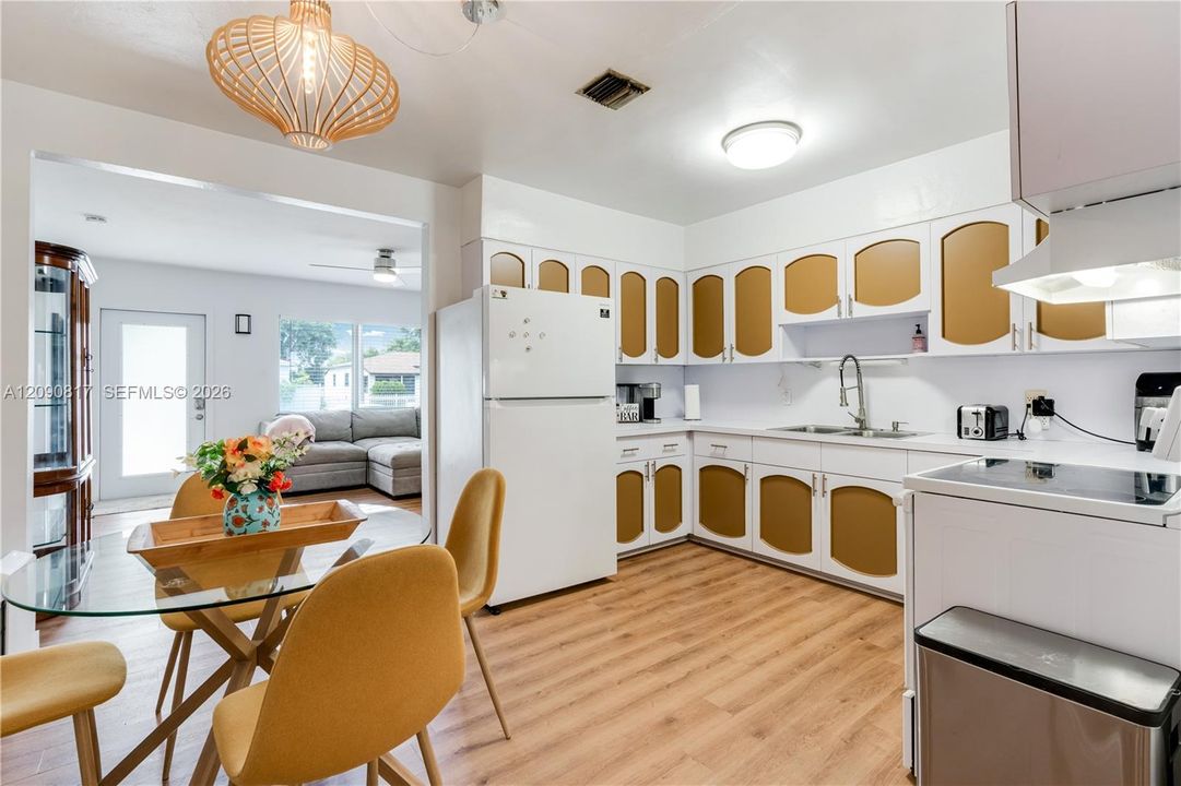 For Rent: $3,100 (3 beds, 2 baths, 1565 Square Feet)