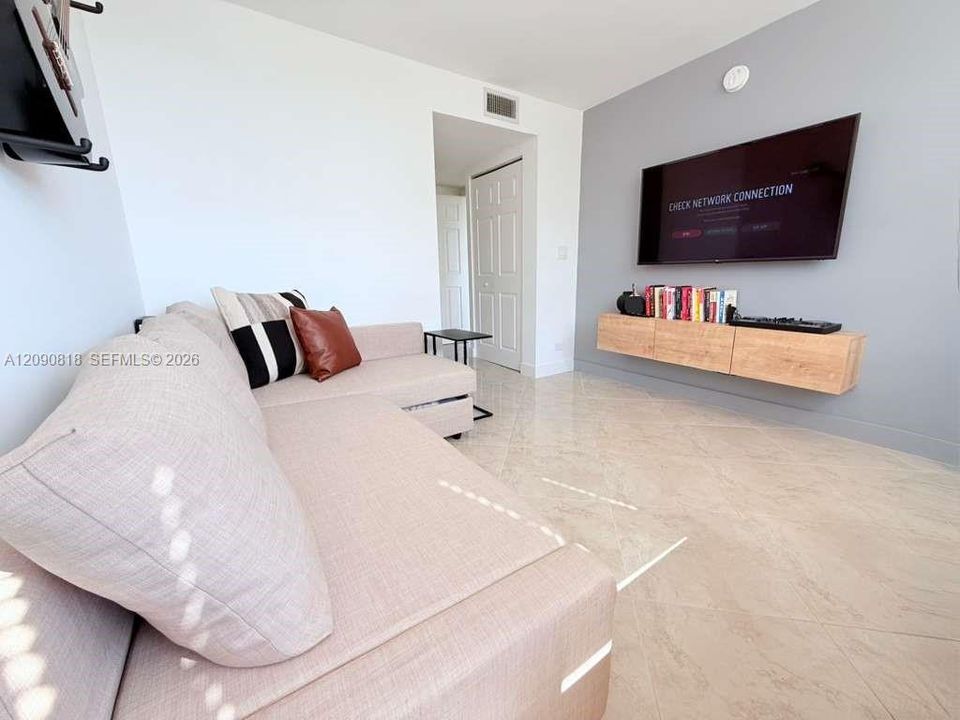 En Venta: $409,000 (2 camas, 2 baños, 1087 Pies cuadrados)