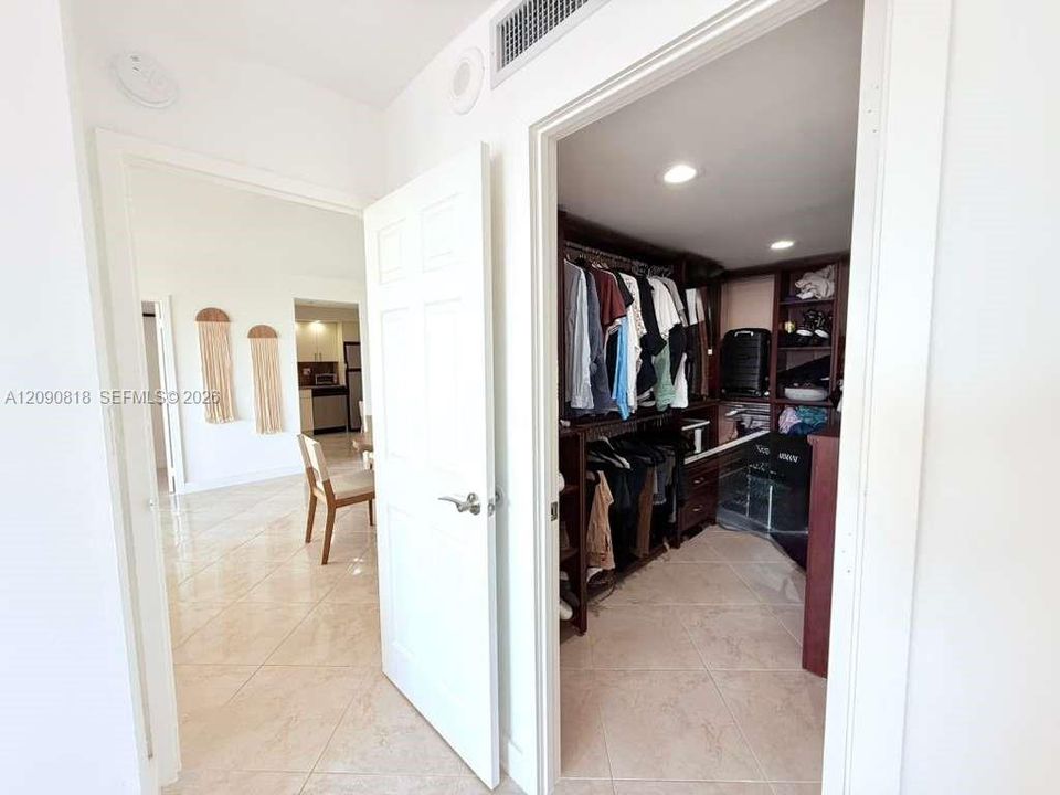 En Venta: $409,000 (2 camas, 2 baños, 1087 Pies cuadrados)