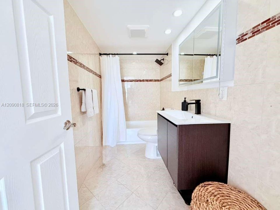 En Venta: $409,000 (2 camas, 2 baños, 1087 Pies cuadrados)