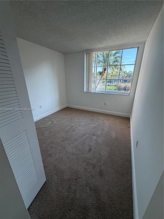 For Sale: $255,000 (2 beds, 1 baths, 817 Square Feet)