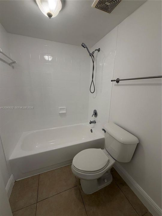 For Sale: $255,000 (2 beds, 1 baths, 817 Square Feet)
