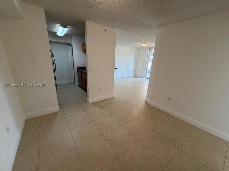 For Sale: $255,000 (2 beds, 1 baths, 817 Square Feet)