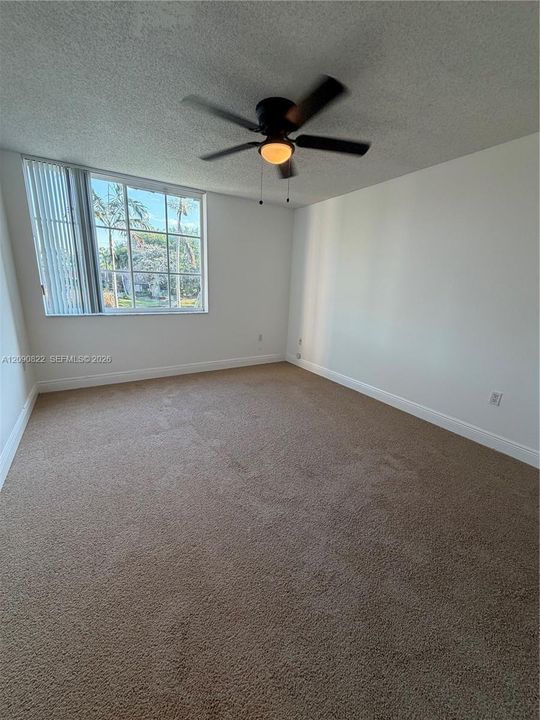 For Sale: $255,000 (2 beds, 1 baths, 817 Square Feet)