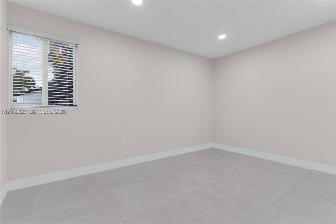 For Rent: $2,100 (2 beds, 1 baths, 1536 Square Feet)