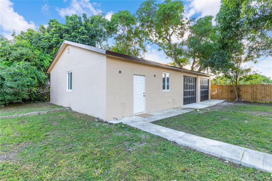 For Rent: $2,100 (2 beds, 1 baths, 1536 Square Feet)