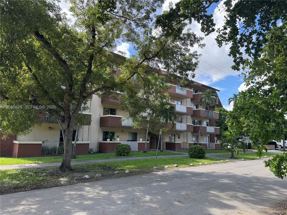 В аренду: $2,250 (2 спален, 1 ванн, 816 Квадратных фут)