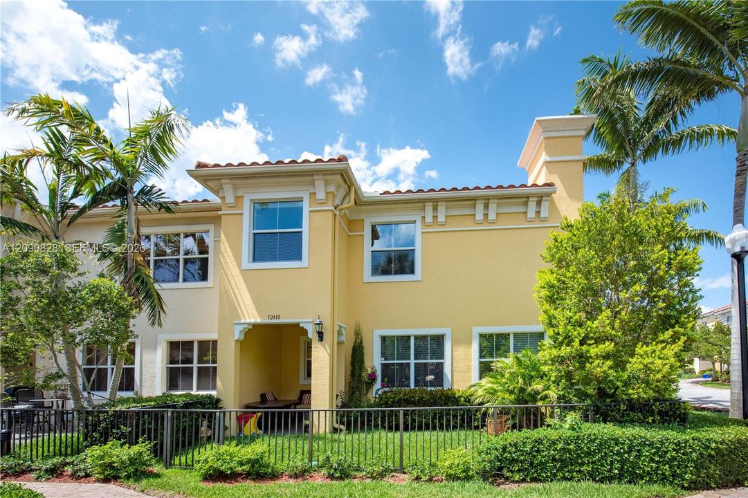 For Rent: $4,300 (4 beds, 3 baths, 1895 Square Feet)