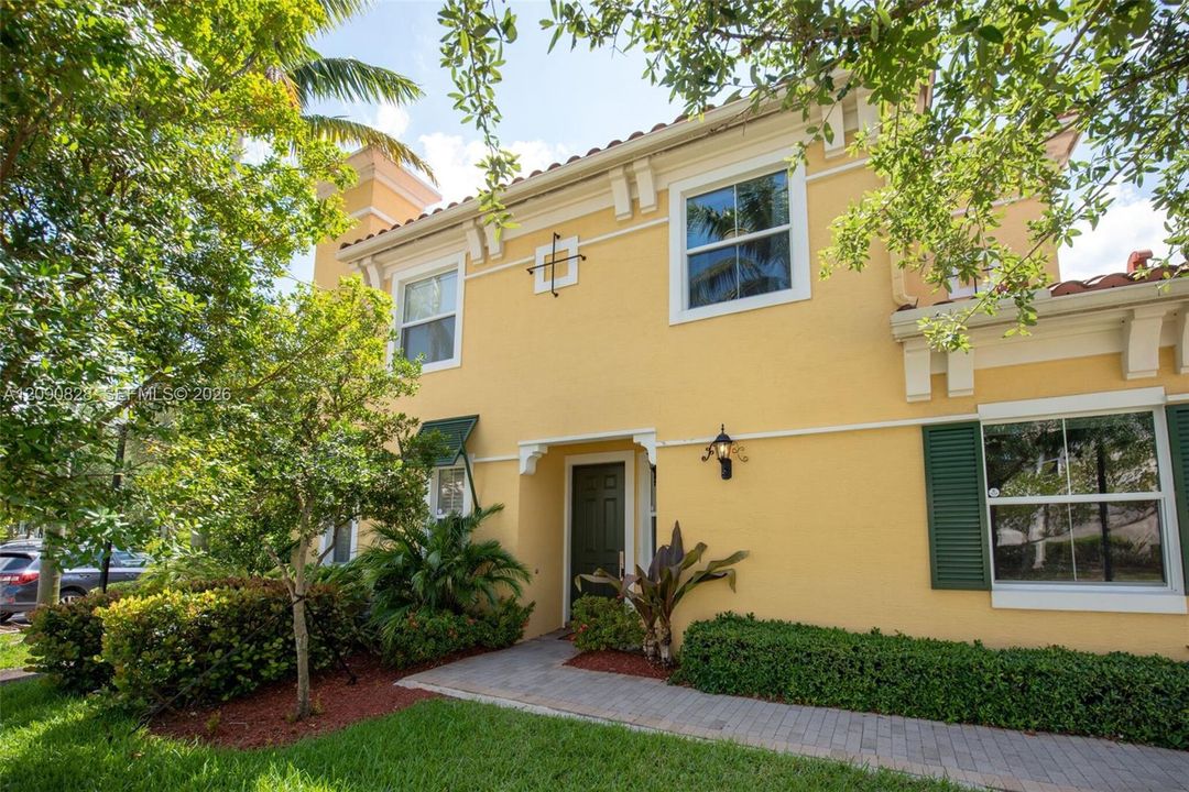 For Rent: $4,300 (4 beds, 3 baths, 1895 Square Feet)