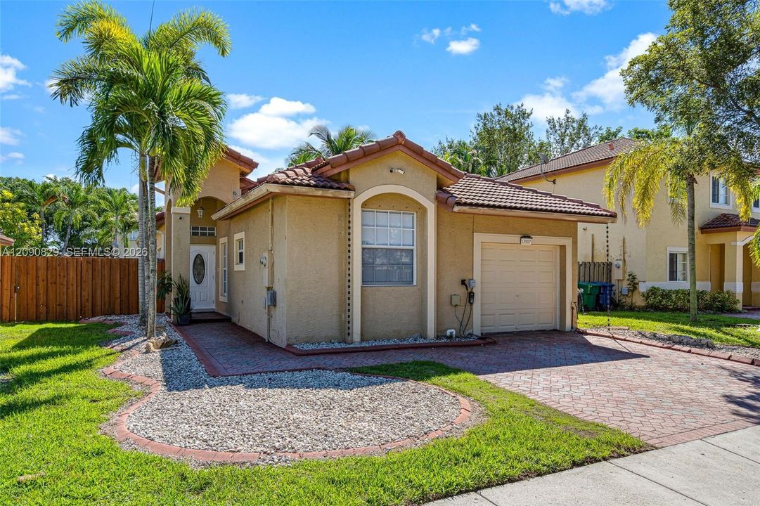 En Venta: $659,900 (4 camas, 2 baños, 1526 Pies cuadrados)