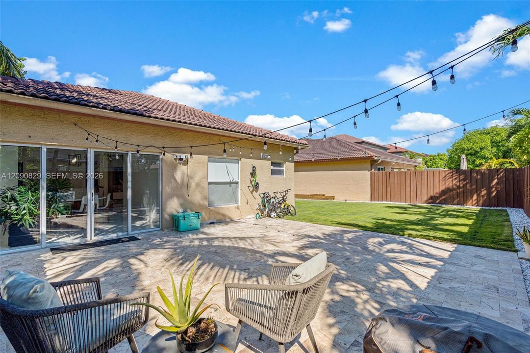 En Venta: $659,900 (4 camas, 2 baños, 1526 Pies cuadrados)