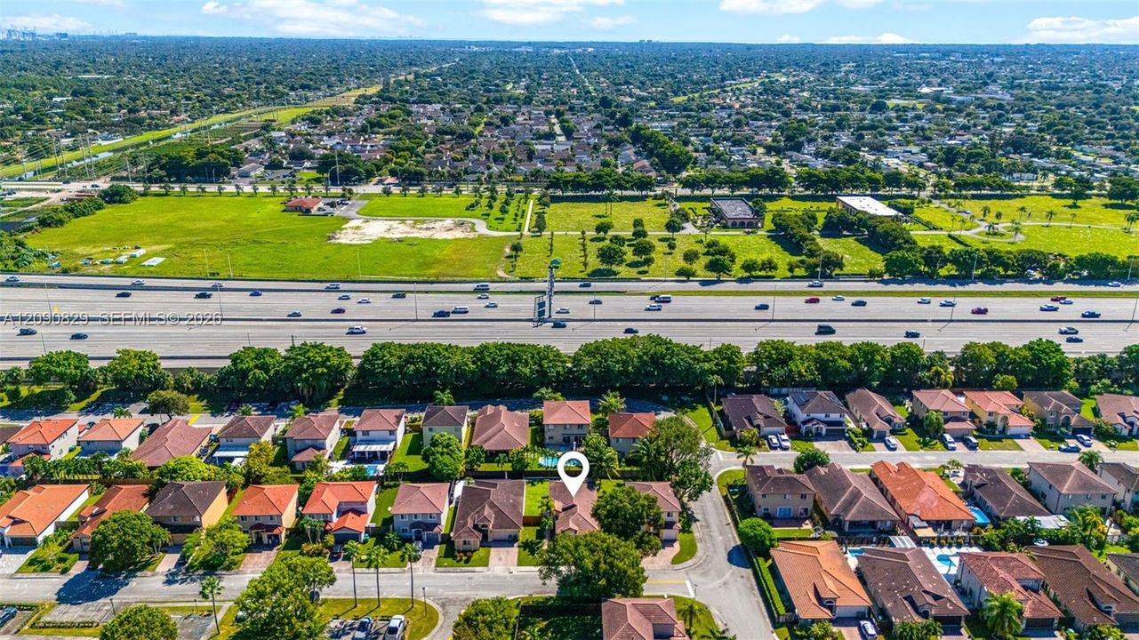 En Venta: $659,900 (4 camas, 2 baños, 1526 Pies cuadrados)