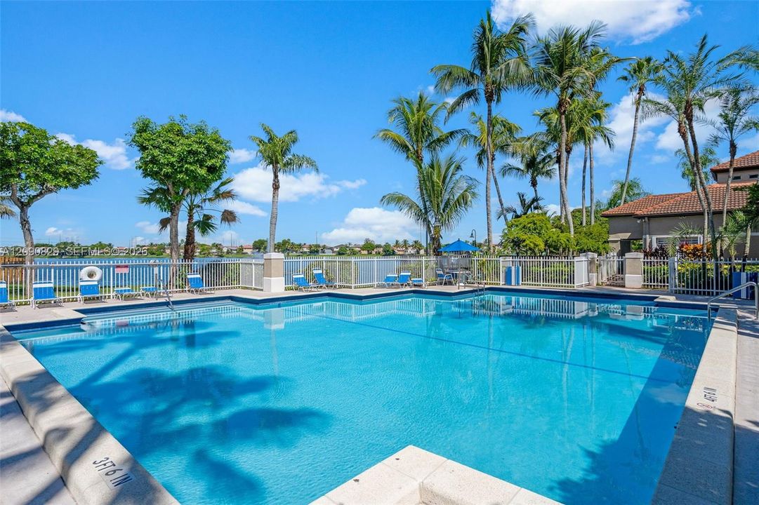 En Venta: $659,900 (4 camas, 2 baños, 1526 Pies cuadrados)