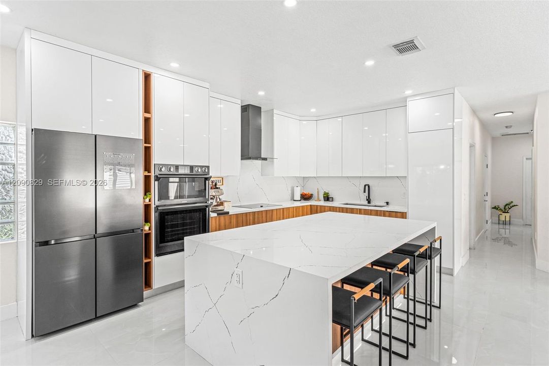 En Venta: $659,900 (4 camas, 2 baños, 1526 Pies cuadrados)