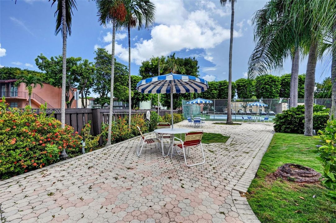 For Rent: $1,800 (1 beds, 1 baths, 615 Square Feet)