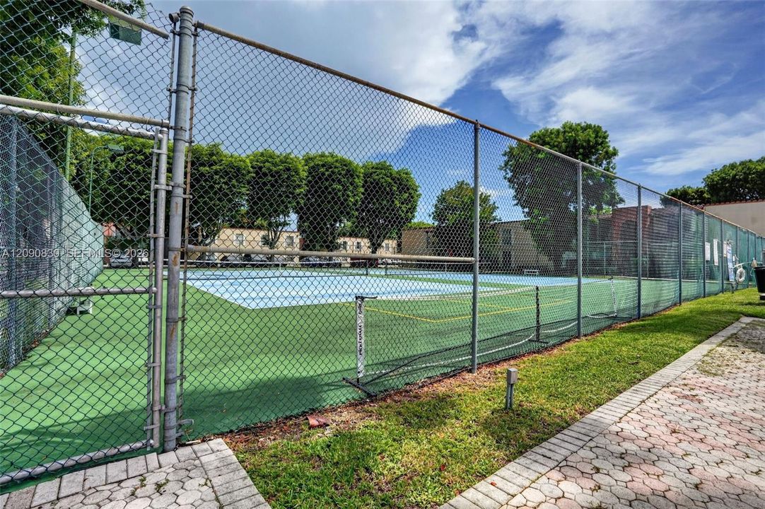 For Rent: $1,800 (1 beds, 1 baths, 615 Square Feet)