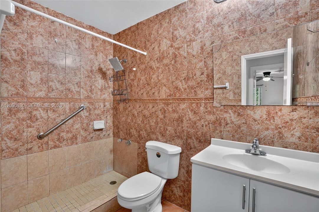 For Rent: $1,800 (1 beds, 1 baths, 615 Square Feet)