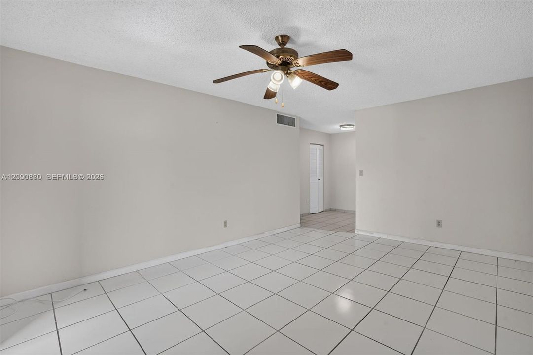 For Rent: $1,800 (1 beds, 1 baths, 615 Square Feet)