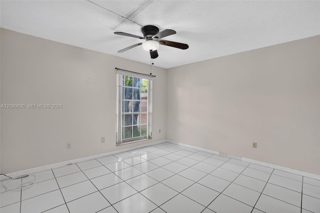 For Rent: $1,800 (1 beds, 1 baths, 615 Square Feet)