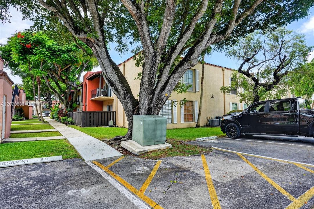 For Rent: $1,800 (1 beds, 1 baths, 615 Square Feet)