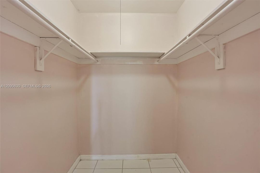For Rent: $1,800 (1 beds, 1 baths, 615 Square Feet)