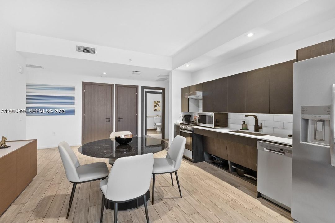 For Rent: $8,000 (3 beds, 3 baths, 1127 Square Feet)