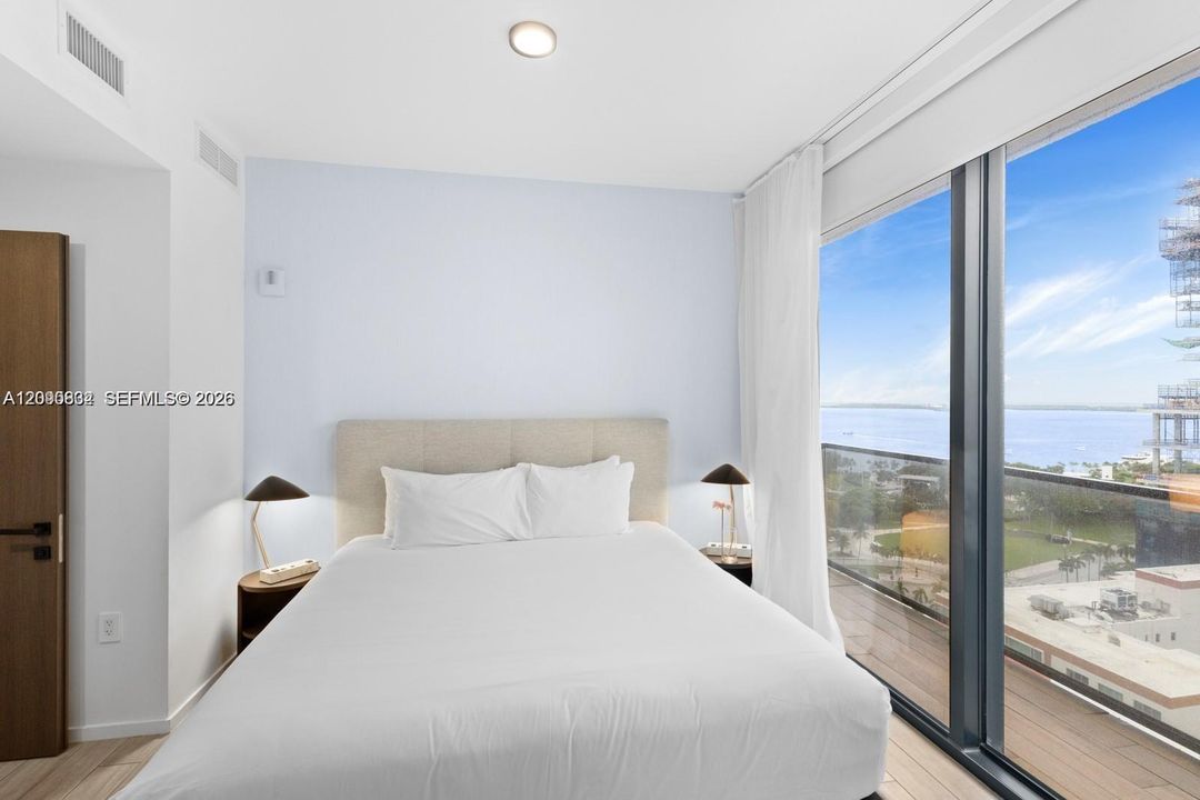 For Rent: $8,000 (3 beds, 3 baths, 1127 Square Feet)