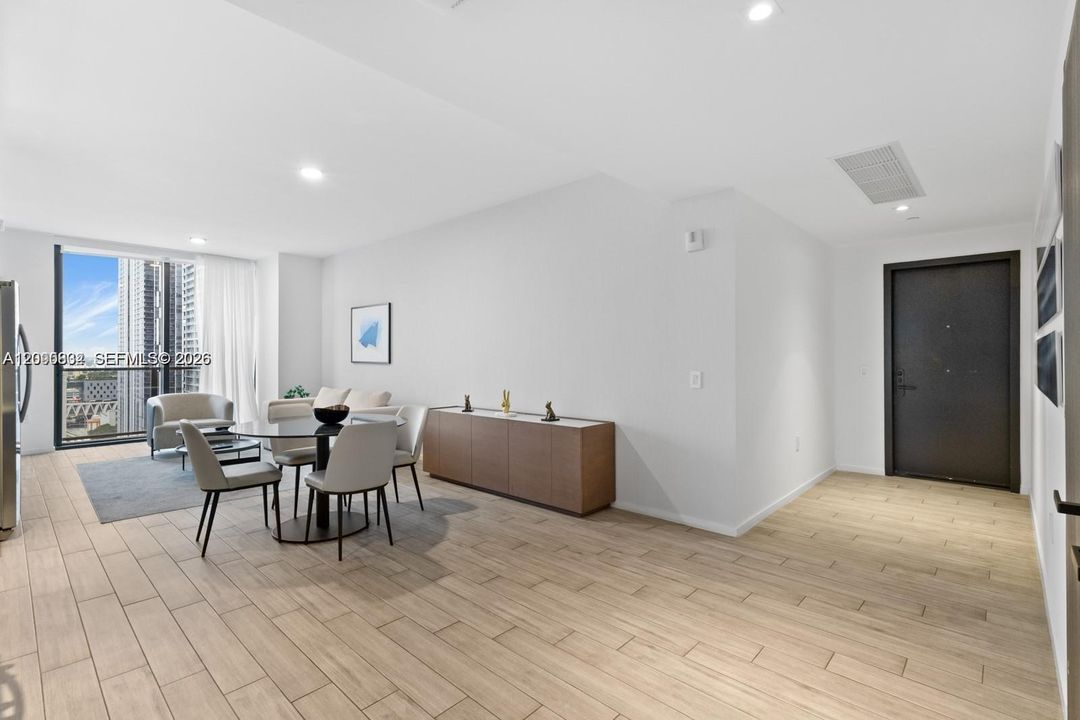 For Rent: $8,000 (3 beds, 3 baths, 1127 Square Feet)