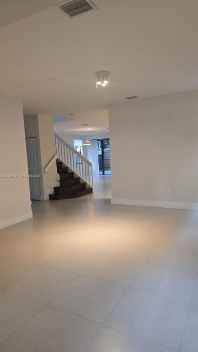 For Rent: $6,500 (5 beds, 4 baths, 3205 Square Feet)
